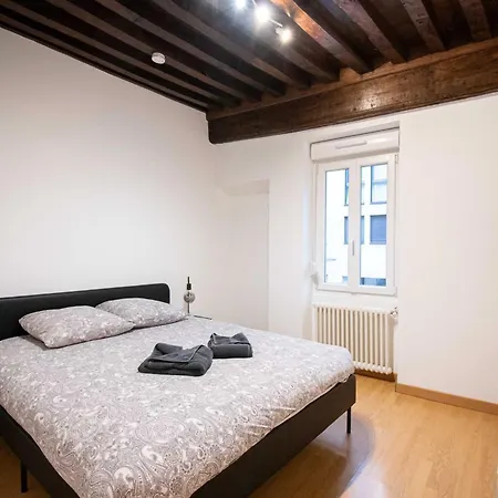 Le Zola Compose De 3 Distincts En Hyper Centre De Avec Wifi Apartment