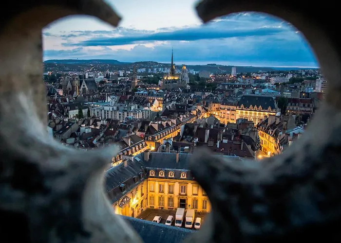 Le Zola Compose De 3 Distincts En Hyper Centre De Avec Wifi Апартаменты *