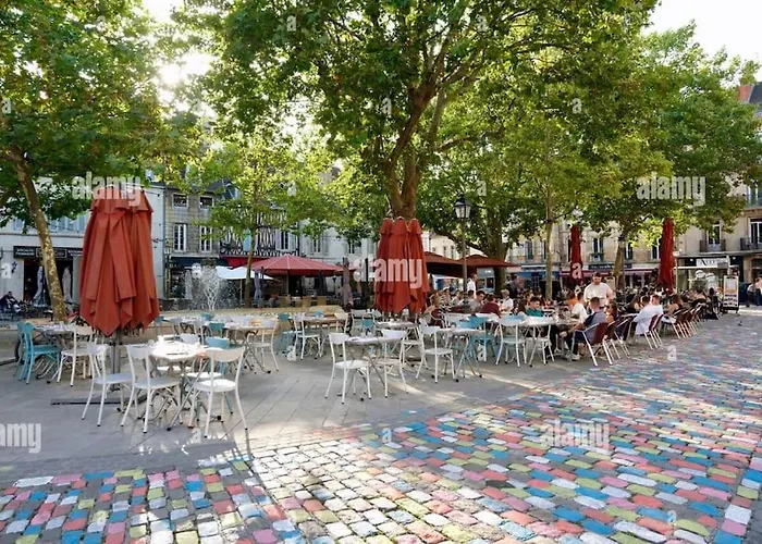 Le Zola Compose De 3 Distincts En Hyper Centre De Avec Wifi